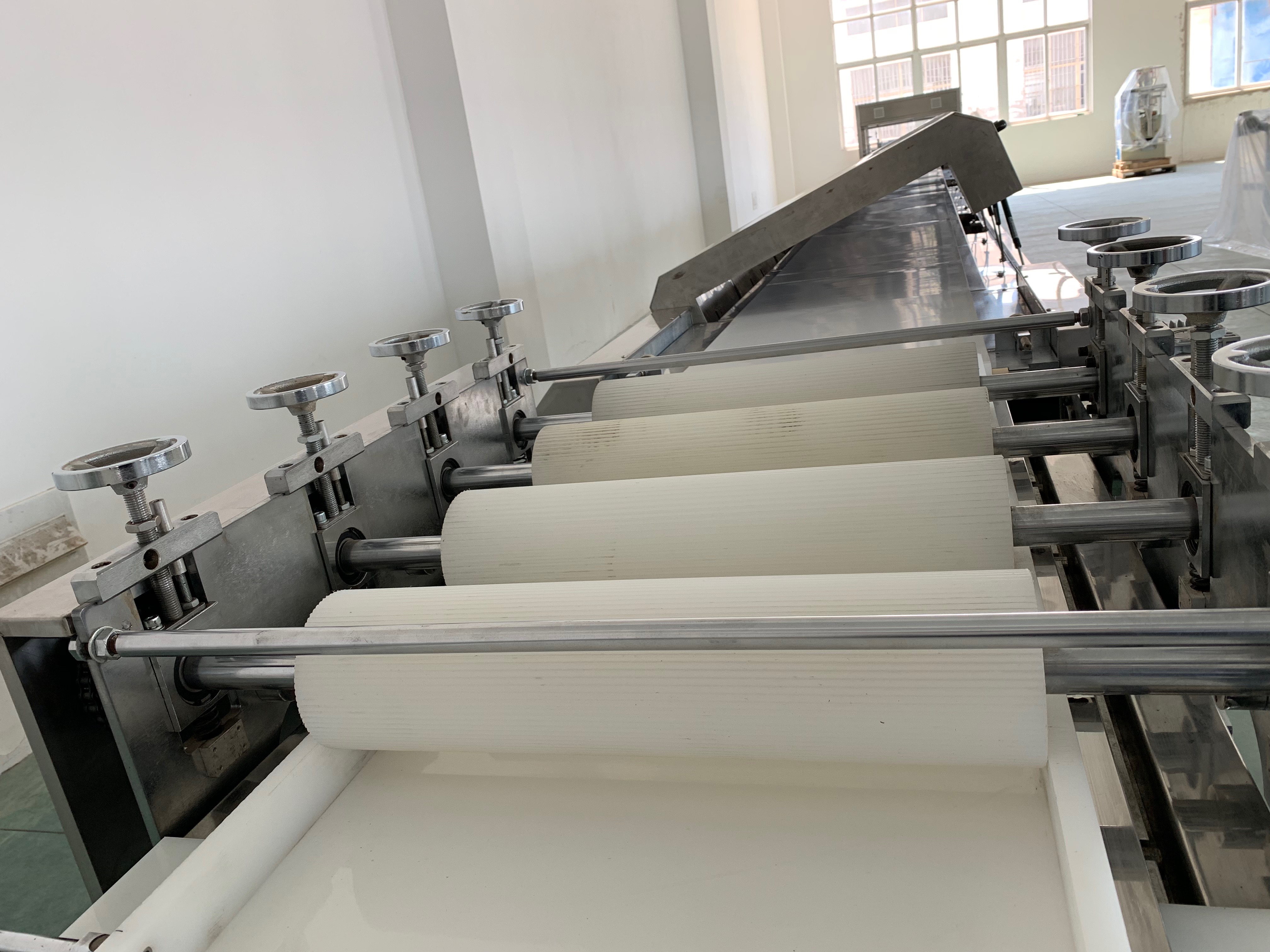 Máquina de corte CY com capacidade de decapagem e conformação